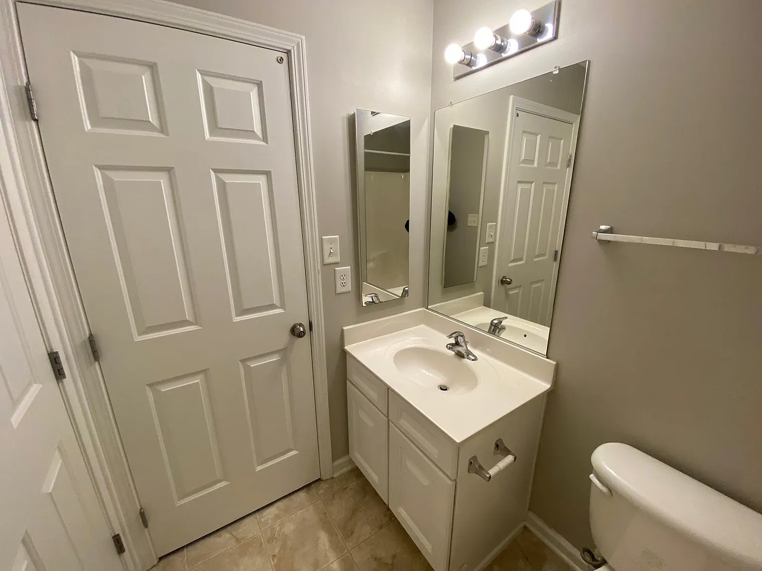 3 bed, 1920 sqft, $2,125 — Photo 3
