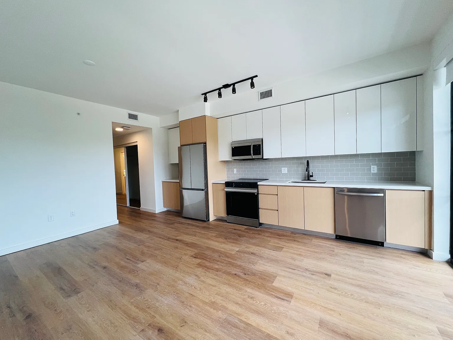 1 bed, 650 sqft, $2,700 — Photo 3