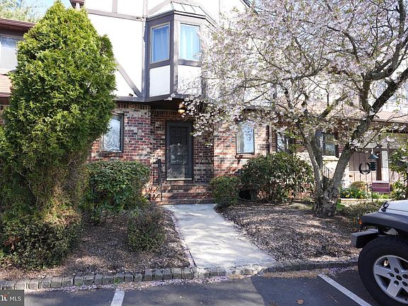 5th image of 5 Tudor Ct