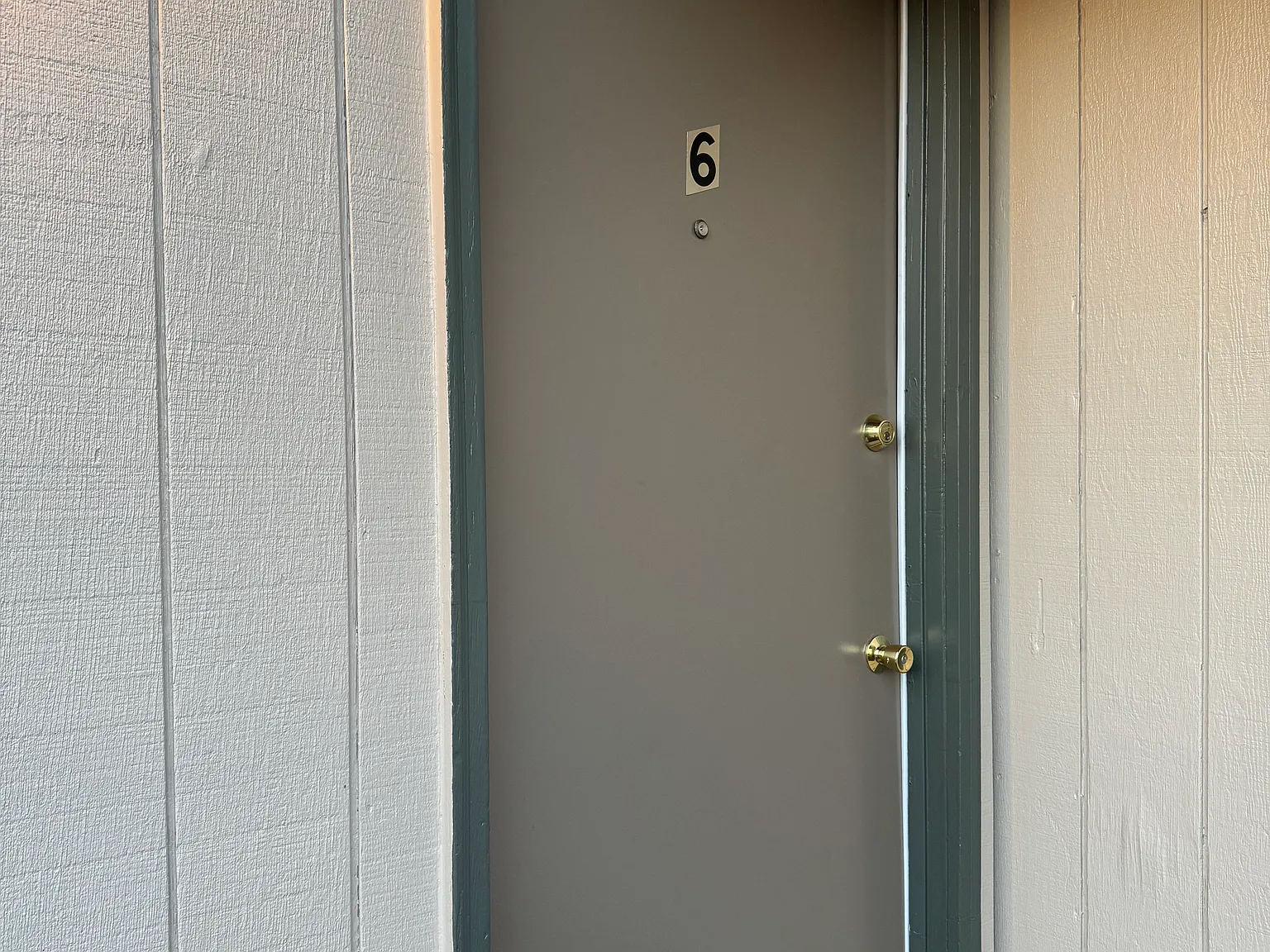 2 bed, 744 sqft, $1,250 — Photo 1