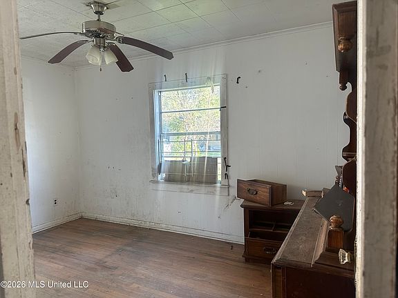 4th image of 224 Hartfield St