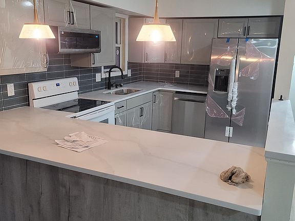 2nd image of 7369 Ventnor Dr