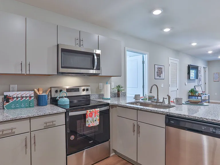 742 Upstate Campus Dr — Photo 52
