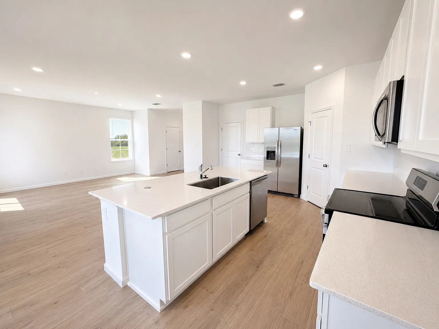 4 bed, 2081 sqft, $3,000 — Photo 2