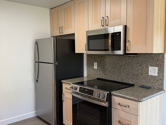 3rd image of 13255 Olive Tree Ln