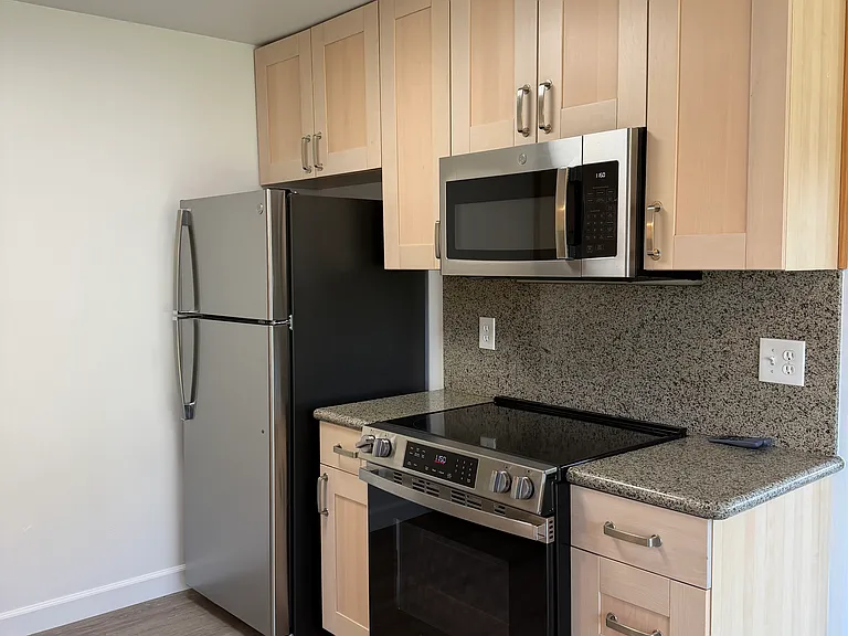 13255 Olive Tree Ln — Photo 2
