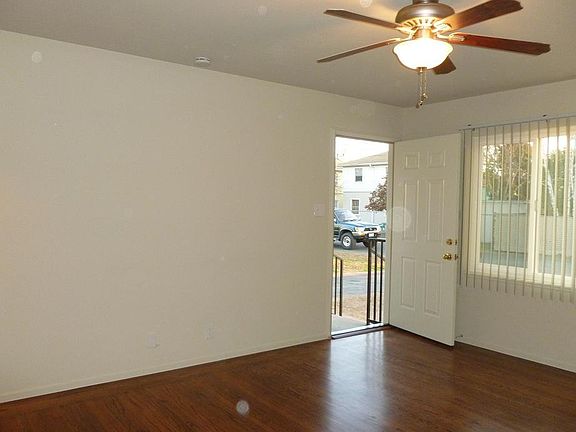 5th image of 417 Central Ct