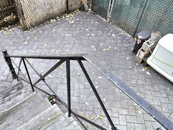 327 Jackson Street image 43 of 47