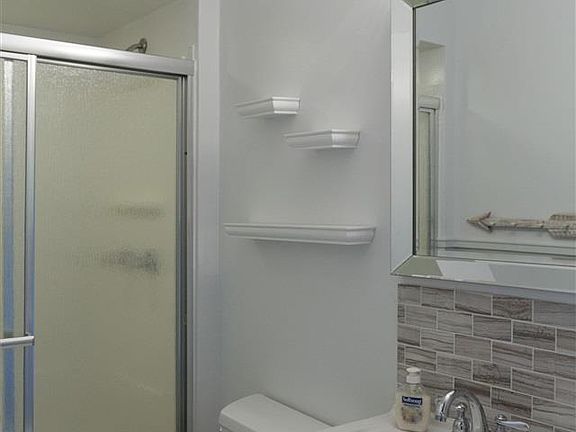 3rd image of 105 Hyde Blvd