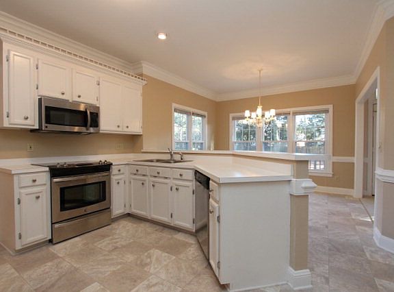 5th image of 226 N Marion Dr