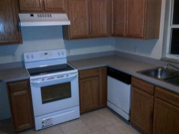 4th image of 25824 Westmoreland St