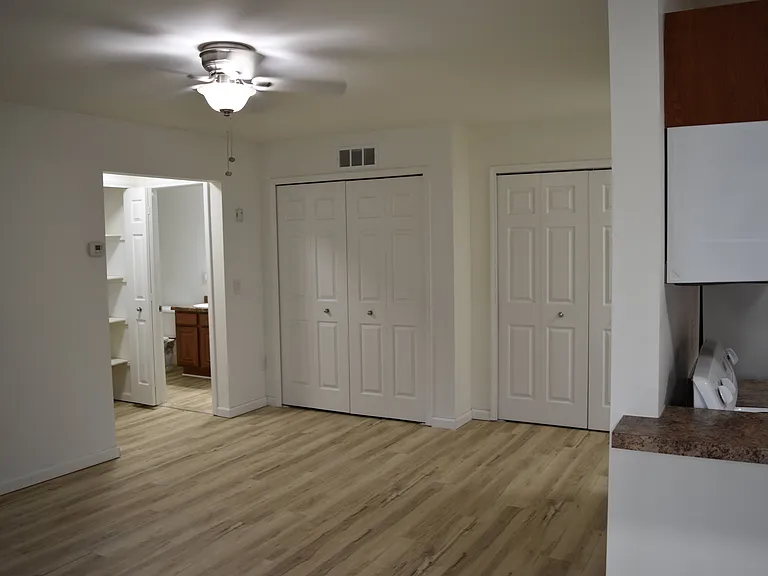 Sunnymede Apartments - Troy, MI — Photo 27