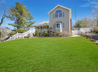 117 Berkshire Dr, Farmingville, NY 11738