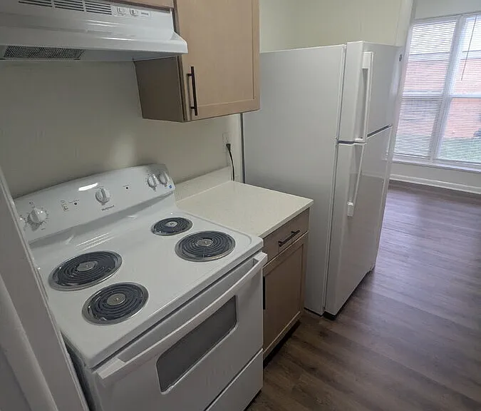 11 Holly Ct #F — Photo 5