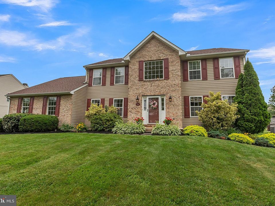 1st image of 128 E Delaware Canal Ct