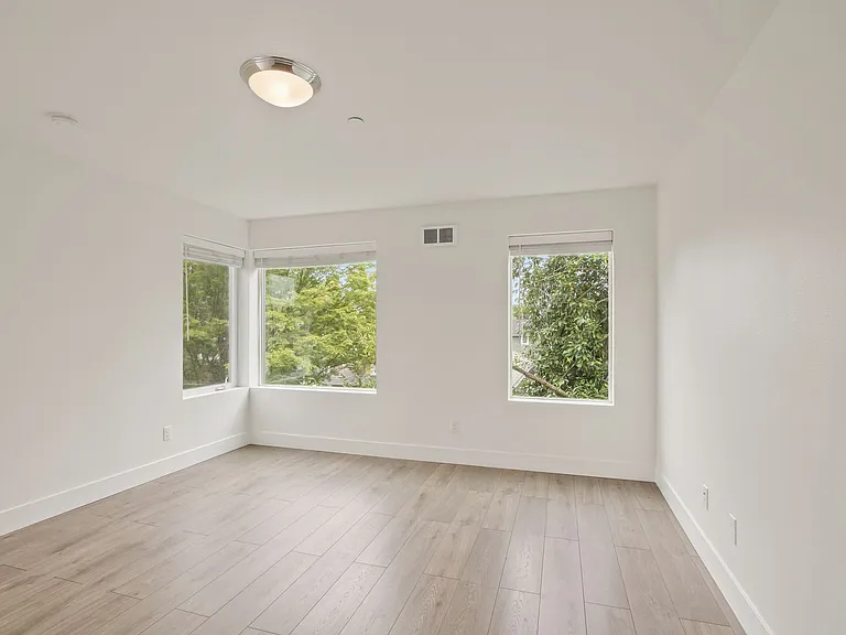 4730 SE Belmont St — Photo 2