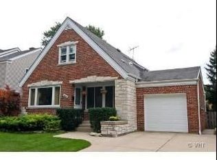 1015 Saint James Pl, Park Ridge, IL 60068