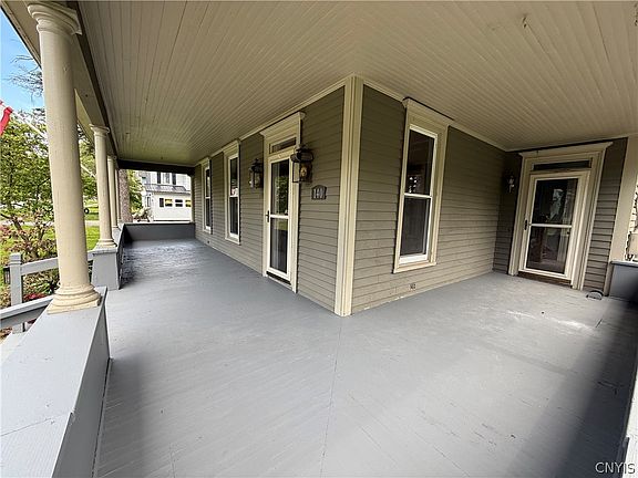 5th image of 140 Maple St