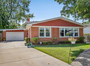 305 Alexis Ct, Glenview, IL 60025