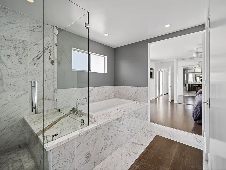 2000 Nautilus Ln #A — Photo 35