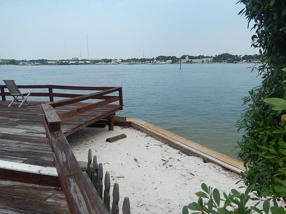 3rd image of 611 Pelican Dr