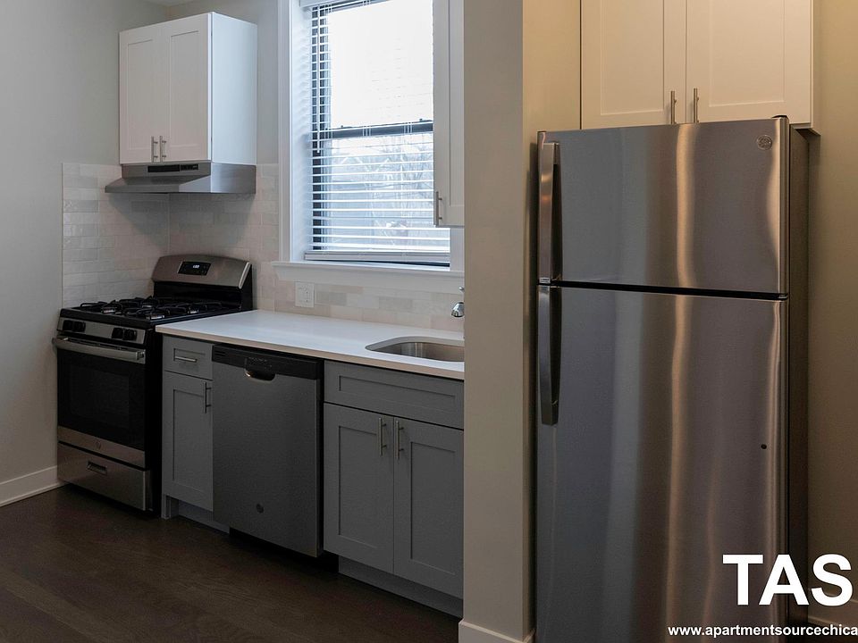1st image of 3926 N Keeler Ave #1E