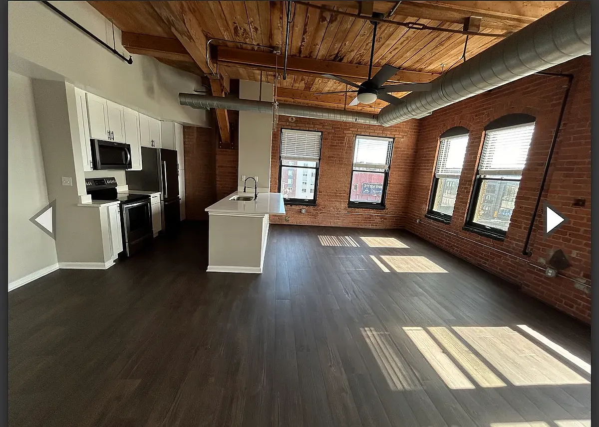 2 bed, 1300 sqft, $2,150 — Photo 2