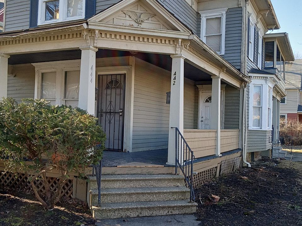 1st image of 442 W 9th St #Up