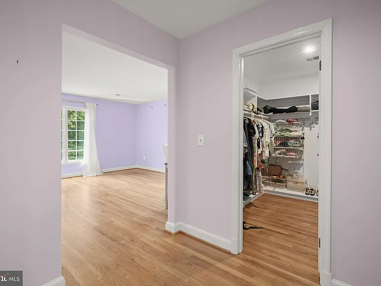 9809 Hall Rd — Photo 26