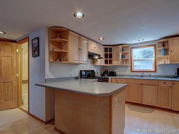 3rd image of 284 Alta Dr