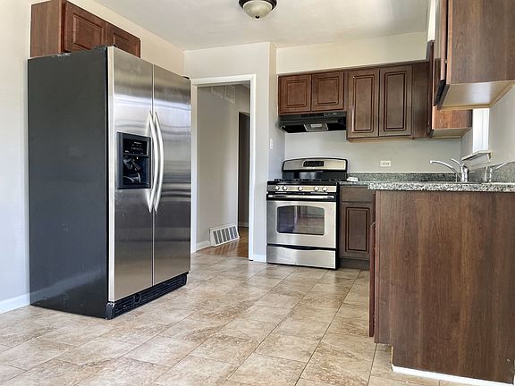 5th image of 726 E 154th Pl