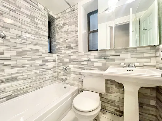 Rented by Century 21 Premier  | media 4