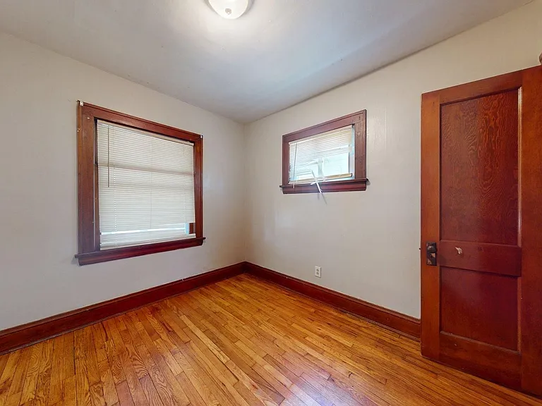 9715 Plymouth Ave — Photo 18