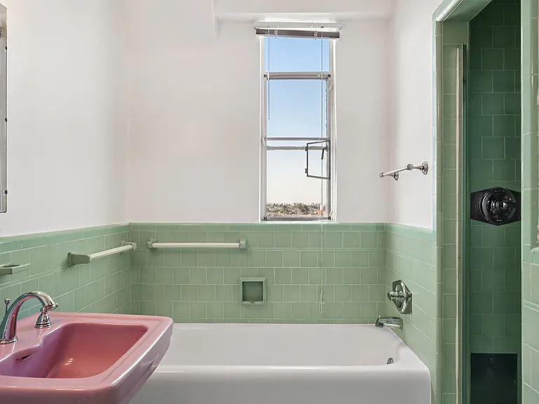 Linda Vista Apartments — Photo 36