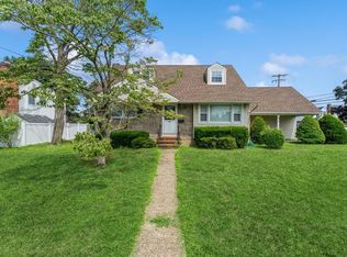 106 Bregman Ave, New Hyde Park, NY 11040