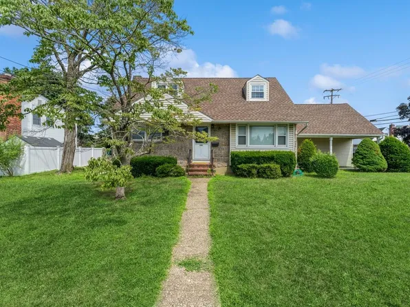 106 Bregman Avenue, New Hyde Park, NY 11040