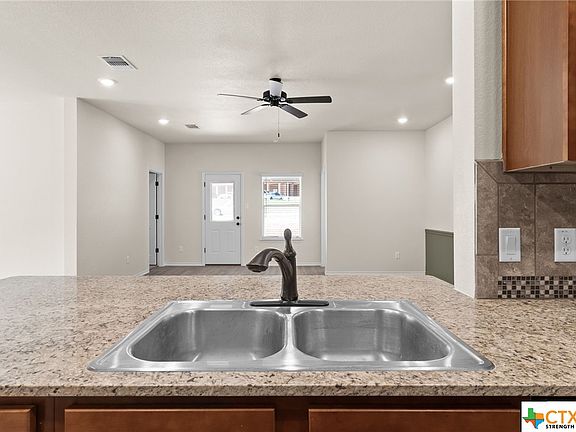 4th image of 1753 Dryden Ave