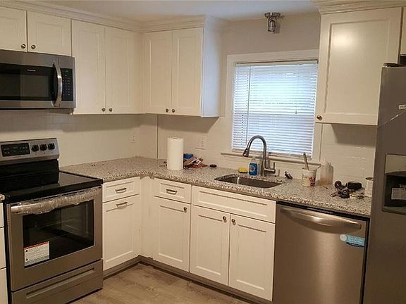 3rd image of 130 Newport Ave