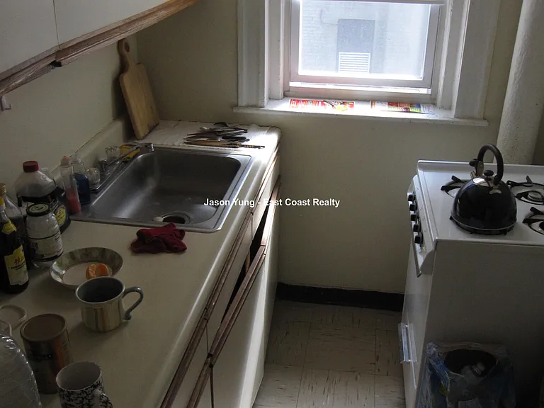 68 Woodstock Ave #6 — Photo 4