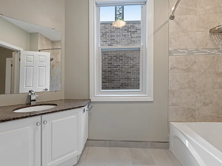 447 Green Ave — Photo 38