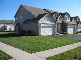 689 Berkley Dr, Romeoville, IL 60446