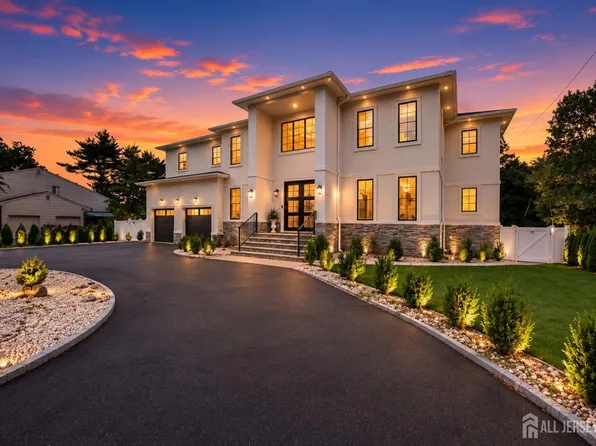 28 Ross Hall Blvd N, Piscataway, NJ 08854