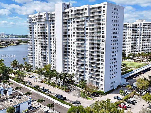 5th image of 2851 NE 183rd St APT 2117E