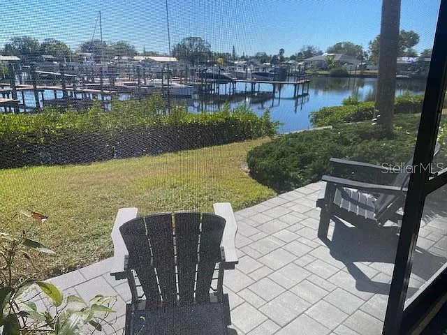 2 bed, 2.0 bath, 1002 sqft, $2,500 — Photo 2