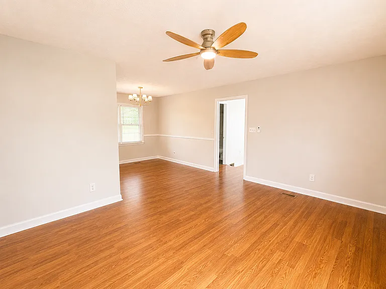 1506 Swainey Ave — Photo 5