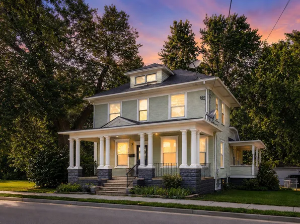 422 Summit St, Elgin, IL 60120