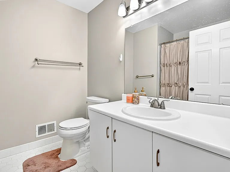 554 Adirondack Ct — Photo 9