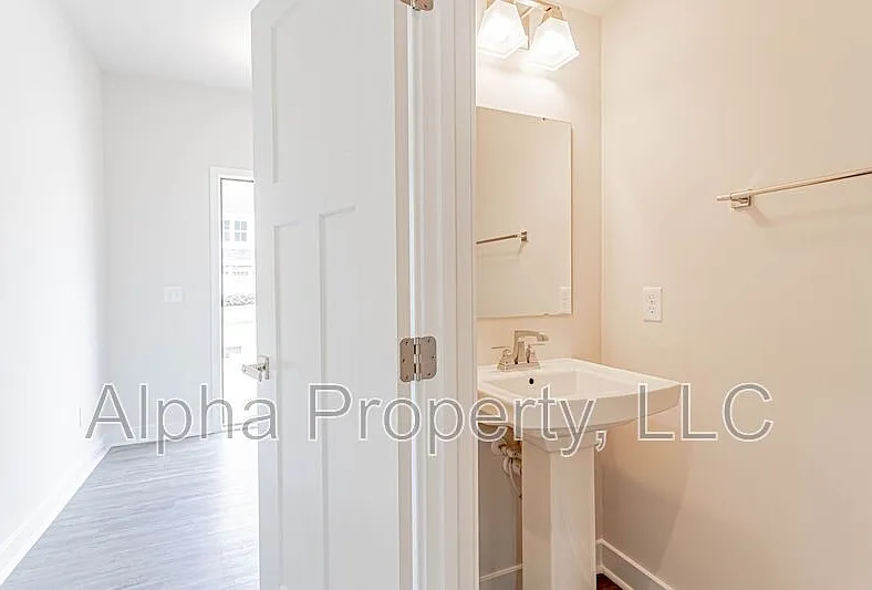 3 bed, 2.5 bath, 1575 sqft, $1,750 — Photo 4
