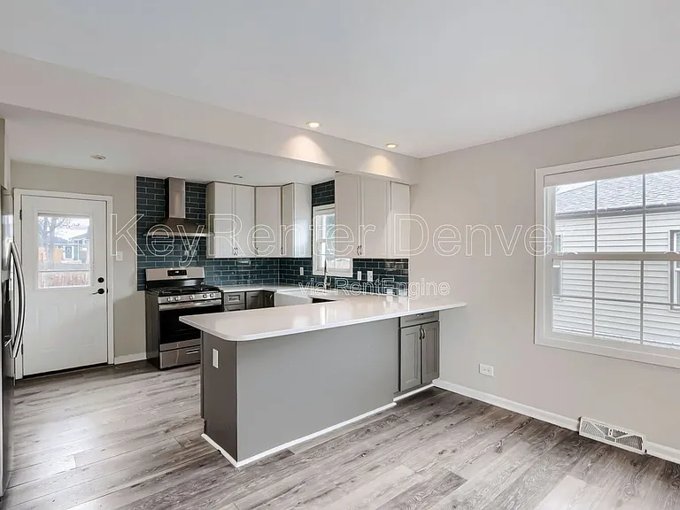 1845 W Stoll Pl — Photo 6