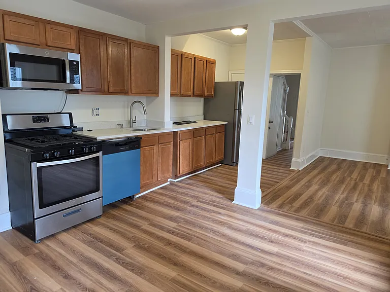 61 Oak St #2 — Photo 1